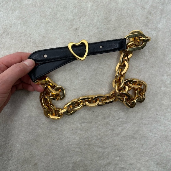 ⛔️SOLD⛔️ESCADA Vintage 90’s Heart Buckle Navy Blue Leather & Gold Chain Waist Be - Picture 8 of 11